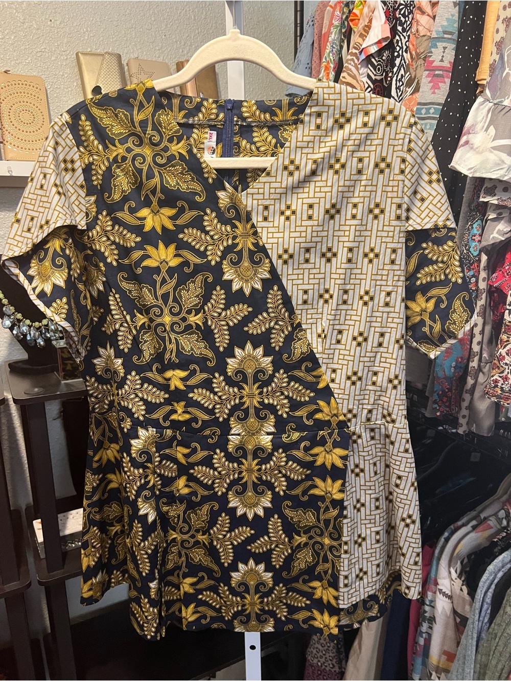 Keris Fashion Two-Tone Black and Gold